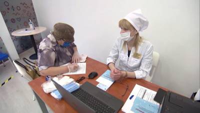 Вести-Москва. Еще два мобильных пункта вакцинации заработали в ТЦ на севере и юге столицы