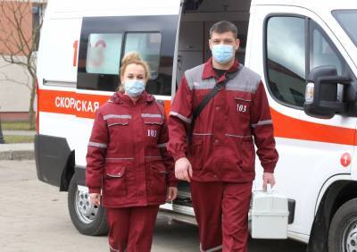 Как сотрудники скорой помощи в Гродно успевают спасать людей, работают в «красной зоне», проводят тромболизис на ходу и сохраняют верность профессии