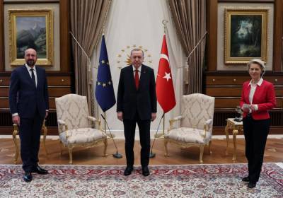 Главе Еврокомиссии не поставили стул на встрече с Эрдоганом