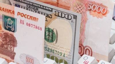 «Вмешалась инфляция»: экономист о росте курса доллара и перспективах рубля