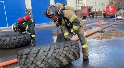 Корреспондент "ТВ Центра" прошла полосу препятствий пожарных