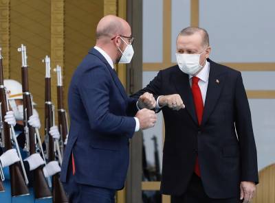 Глава Еврокомиссии угодила в конфуз на переговорах с Эрдоганом