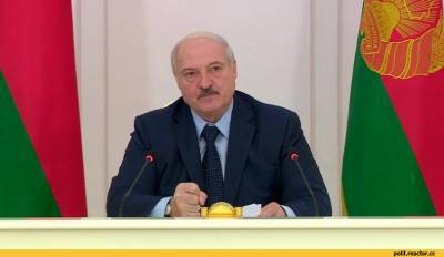 Лукашенко отчитал крестьян, недовольных выдачей зарплаты навозом