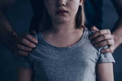 Шантаж у інтернеті: дорослий педофіл роками ґвалтував дівчат-підлітків