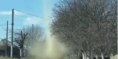 В селе Редковцы и Бояны Черновицкой области заметили смерч и торнадо, видео - ТЕЛЕГРАФ