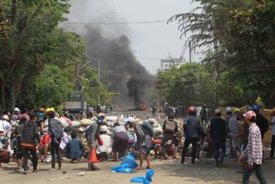 Протестующие в Мьянме подожгли китайский завод - ru.slovoidilo.ua - Бирма - Янгон