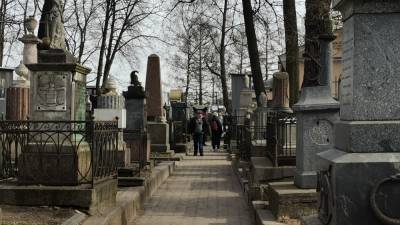 Надгробная плита раздавила жительницу Тольятти во время уборки могилы