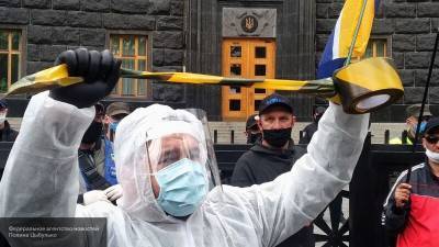 Страна осталась ни с чем: украинцы обвинили Байдена и Зеленского в провале вакцинации