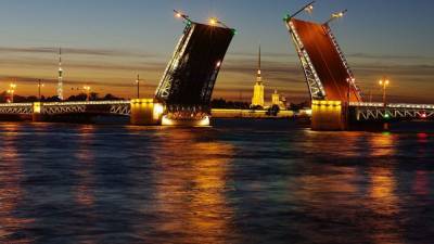 Петербург увидит изображение Гагарина на Дворцовом мосту в День космонавтики