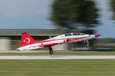 Пилот NF-5 погиб при крушении истребителя в Турции