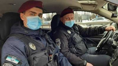 Киевские полицейские-спецназовцы довезли хирурга на экстренную операцию ребенка