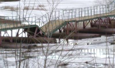 На реке Донховке в Конаково Тверской области обрушился деревянный мост