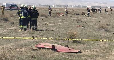 В Турции потерпел крушение истребитель, пилот погиб (фото, видео)