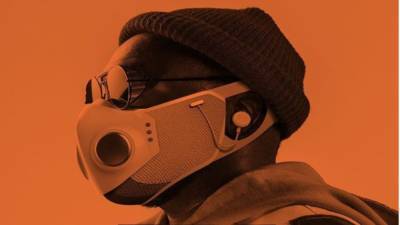 Рэпер Will.i.am выпустил технологичную маску: она оснащена наушниками и подсветкой