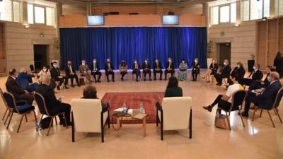 "Наш долг - рассказать обо всем": выжившие в Катастрофе встретились с дипломатами