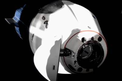 Crew Dragon от SpaceX впервые в истории перестыковался с МКС. ВИДЕО