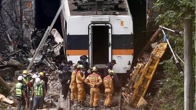 Крушение поезда Taroko Express на Тайване попало на видео