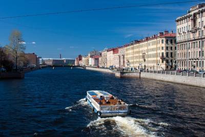 Петербуржцы с 15 апреля смогут кататься по рекам и каналам