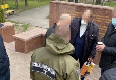 В Черновцах задержали директора перинатального центра на взятке в $12 тысяч (фото)