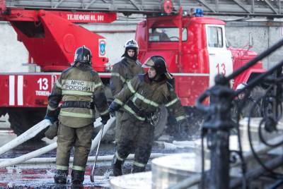 Крупный пожар вспыхнул на складе с бытовой химией в Люберцах
