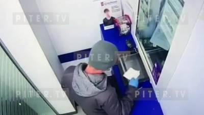 Неизвестный попытался ограбить отделение банка на проспекте Стачек