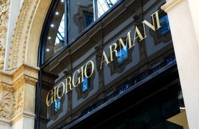 Джорджио Армани из-за коронавируса решил объединиться с итальянской компанией