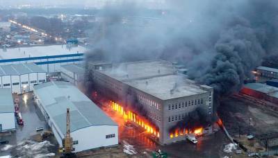 Площадь пожара на складе в Люберцах возросла до 5 тысяч квадратов