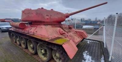 Житель Чехии сдал по оружейной амнистии розовый танк Т-34