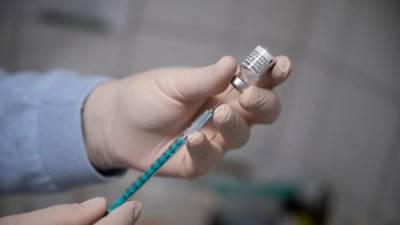 Мнение профессора: быстрая вакцинация может предотвратить четвертый локдаун