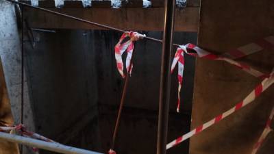 Рабочий из Пензы разбился насмерть после падения в шахту лифта