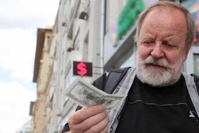 Экономист объяснил падение курса рубля ситуацией в Донбассе
