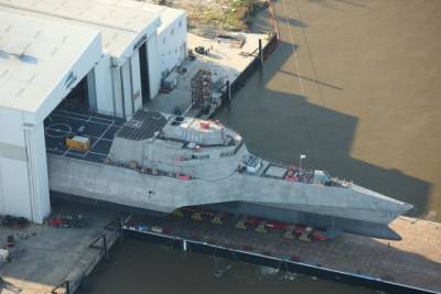 ВМС США спустили на воду новый боевой корабль типа Independence (ФОТО)