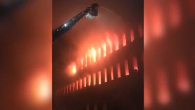 Пожар в Люберцах локализован, но угроза обрушения здания пока остается