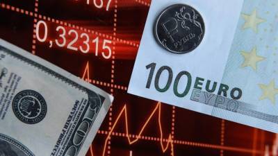 Эксперты оценили возможность корректировки политики валютных интервенций