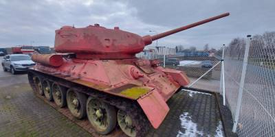 В Чехии мужчина сдал полиции танк и артиллерийскую установку — там объявили оружейную амнистию