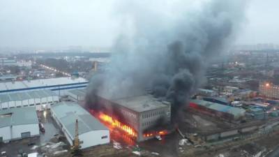 Огонь на горящем складе в Люберцах потушен