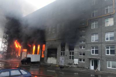 В Люберцах ликвидировали крупный пожар на складах