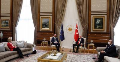 Советник Эрдогана отказался считать унижением нехватку стула для главы Еврокомиссии