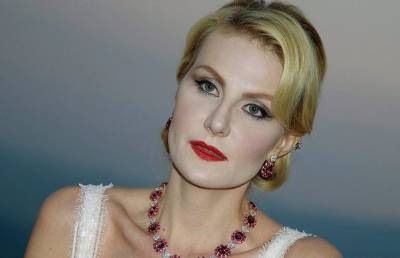 «Вне времени»: Рената Литвинова без макияжа восхитила россиян