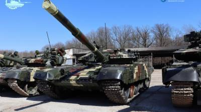 ВСУ получили еще пять модернизированных танков Т-64 и Т-72