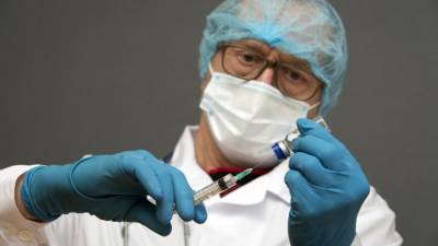 Разработчик вакцины "ЭпиВакКорона" рассказал об испытаниях препарата