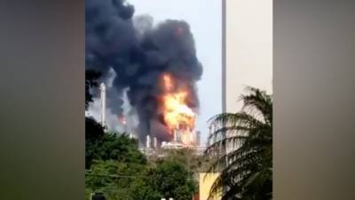 В Мексике произошел крупный пожар на нефтяном заводе