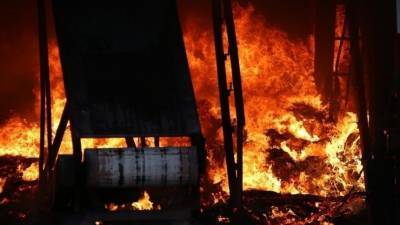 Рабочий едва не сгорел во время пожара на нефтеперерабатывающем заводе на Сахалине