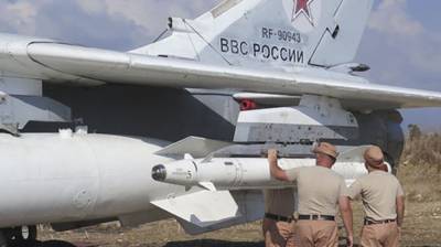 Бомбардировщик Су-24М доставили на Аллею Героев в Воронежской области