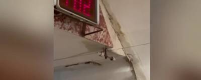 В Новосибирске на станции метро «Заельцовская» с потолка текли ручьи