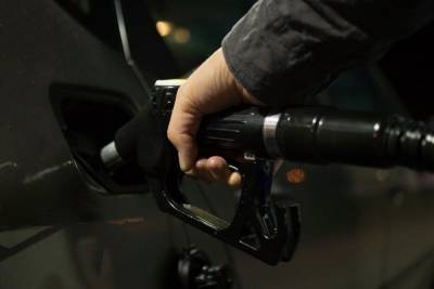 Цены на бензин и дизтопливо снова выросли в Новосибирске