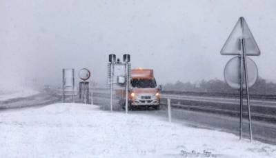В Хорватии мощные снегопады парализовали дороги (ФОТО, ВИДЕО)