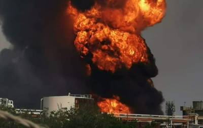 На нефтеперерабатывающем заводе в Мексике произошло несколько мощных взрывов (ВИДЕО) и мира
