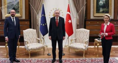 ЧП со стульями в Анкаре: Глава Евросовета назвал ситуацию "вызывающей сожаления"