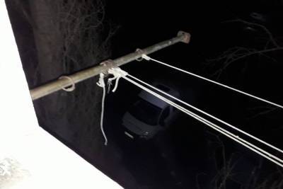 Под Саратовом мужчина выпал с балкон и чудом спасся, зацепившись ногой за бельевые веревки соседей